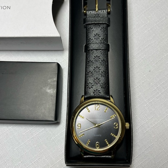 New Avon Signature Collection Fall into Color Gold and Black Watch - Picture 2 of 4